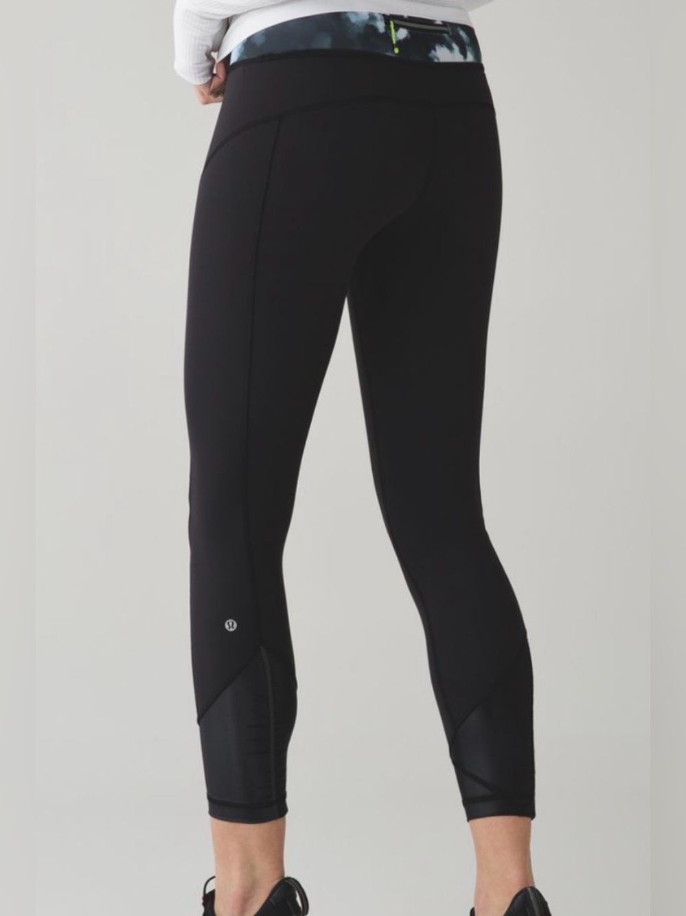 Lululemon Pace Queen Tight Full-On Luxtreme Black Blooming Pixie Aquamarine Sz 4